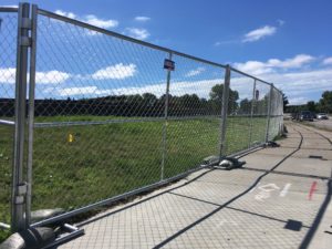 Portable temporary fence panels made of chain link